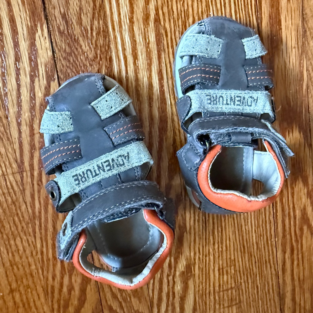 Beeko Kids Sandals size 4.5- Gray and Orange